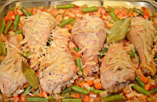 Куриные голени, запеченные с овощами Куриные голени, запеченные с овощами