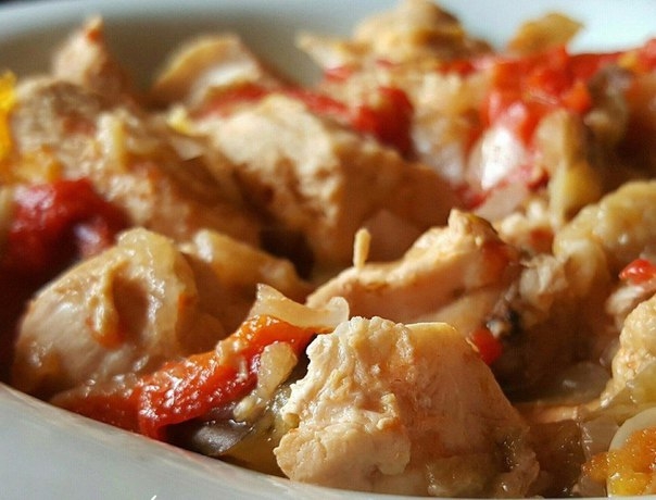 Рагу из куриного филе и овощей.