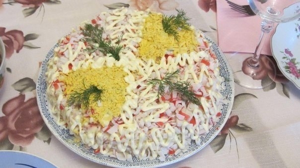 Главная фишка этого салата из крабовых палочек - соус. Именно он дает салату неповторимый нежнейший вкус. Главная фишка этого салата из крабовых палочек - соус. Именно он дает салату неповторимый нежнейший вкус.