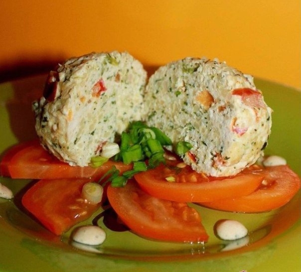 Тефтели паровые со шпинатом и томатом