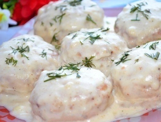 ФРИКАДЕЛЬКИ В МОЛОЧНОЙ ПОДЛИВЕ