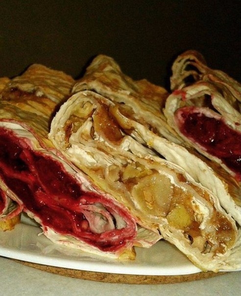 ЛЕНИВЫЙ ШТРУДЕЛЬ С ВИШНЕЙ