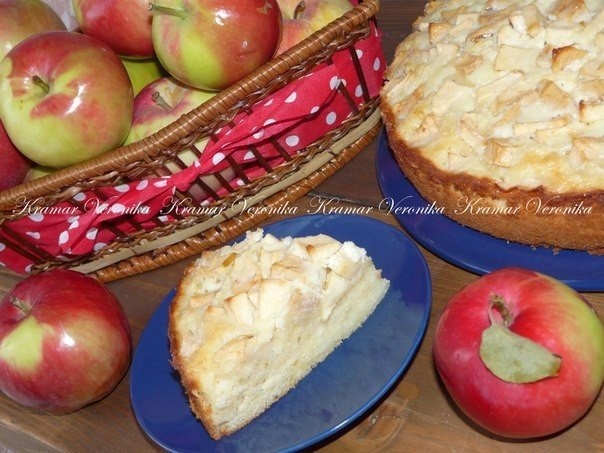 Нежнейший пирог с яблоками в сметанной заливке