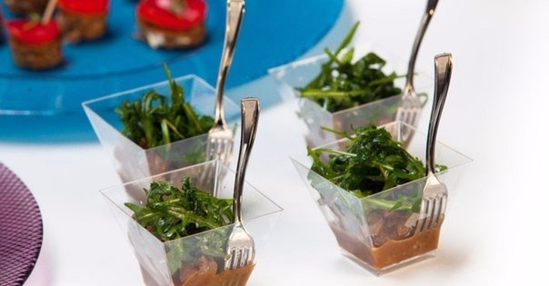 Закуска из куриной печени с рукколой