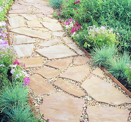 Садовая дорожка из каменных плит