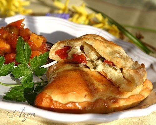 Кальзоне (Chicken-Artichoke Calzone).Кальзоне – итальянский пирожок или пицца сделанная в форме пирога.