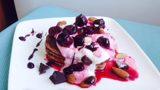 Миндально- вишневый десерт на завтрак!