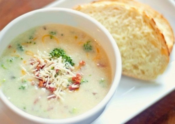 Овощной крем-суп из брокколи с сыром