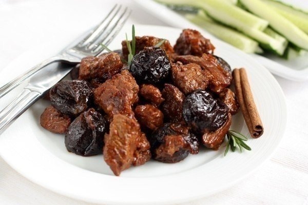 Мясо с черносливом. Калорийность 100 гр - 166 ккал. Мясо с черносливом. Калорийность 100 гр - 166 ккал.