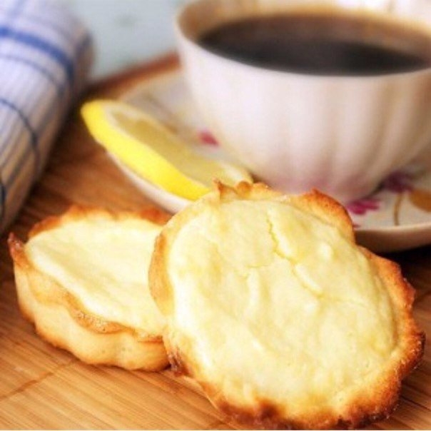 Милые румяные корзиночки с таким полезным творожком! Кушайте и будьте здоровы!