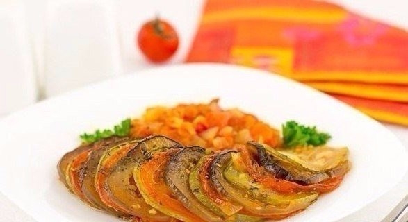 Разноцветный, как радуга, яркий и сочный, любимый рататуй! Поднимем настроение вкусно!