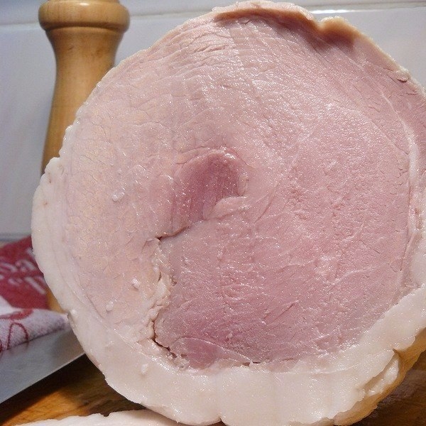 Для особого торжества всегда делаю ветчину по этому рецепту. Гости всегда в восхищении и требуют рец