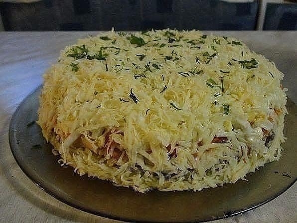 Без сомнения украсит ваш стол этот чудесный салат. А гости будут в восторге!