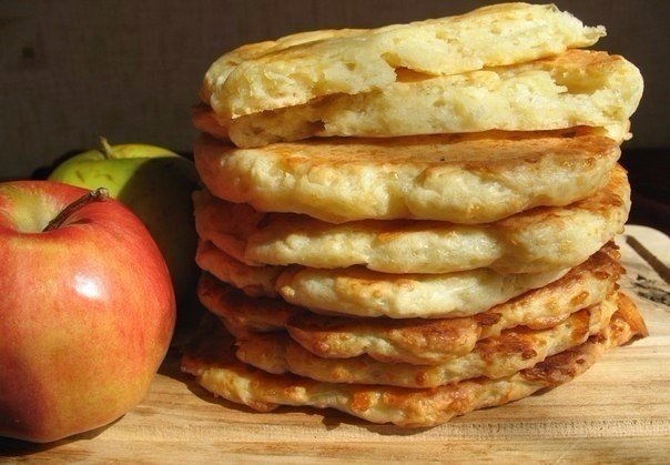 Нежное сочетание творога и яблок. Готовятся очень просто. Обязательно попробуйте.