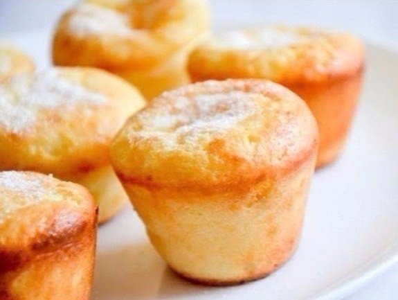 Пышные воздушные кексы порадуют любого сладкоежку. Готовятся так просто!