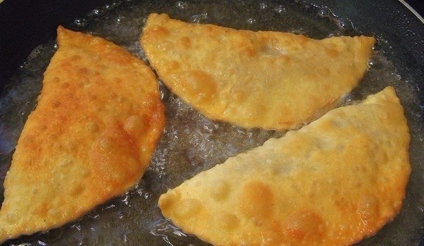 Секрет этого рецепта, по моему мнению, заключается в тесте - оно получается мягким и вкусным.