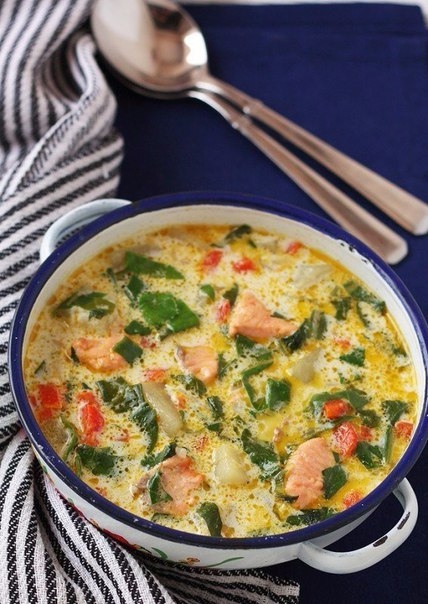 Наваристый рыбный суп невероятно вкусный и симпатичный! Кушаем и наслаждаемся!