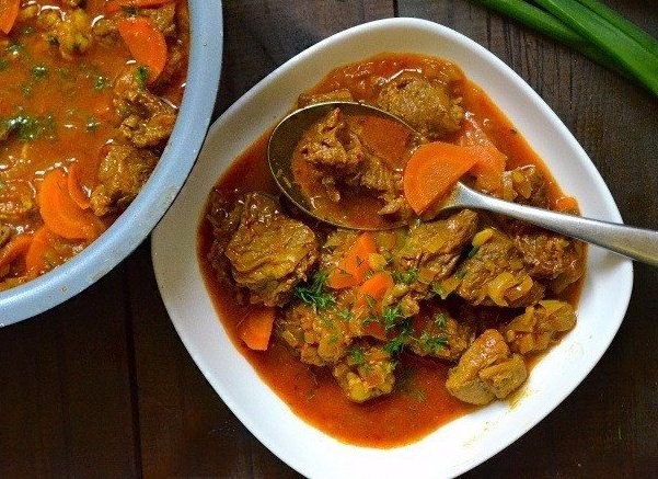 Наваристый мясной гуляш это прекрасно, господа! Сочно, ярко и сытно!