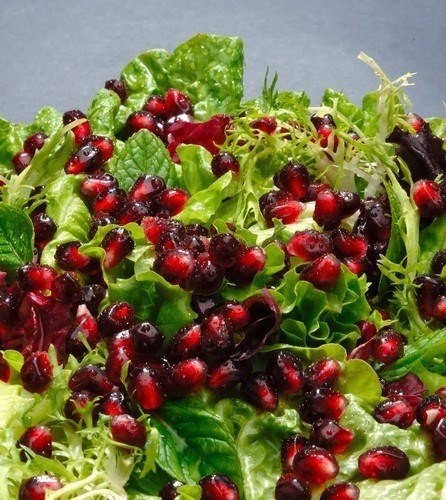 Яркий красочный салат из сплошных витаминов! Наслаждайтесь и будьте здоровы!