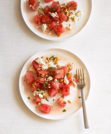 Легкий сочный салатик для всех, кто любит свою тонкую талию. Ничего лишнего, только самые полезные п