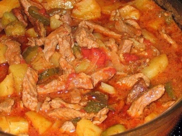 Сочное наваристое азу очень вкусное и сытное. Отличная идея для обеда или ужина для всей семьи!