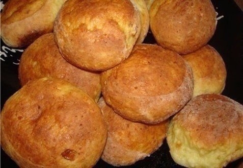 Сырники получаются нежирными, так как не жарятся в масле. Время приготовления таких сырничков сводит