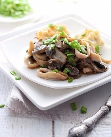 Если ты любишь грибы и морепродукты, то это блюдо тебе обязательно понравится. Готовить просто!