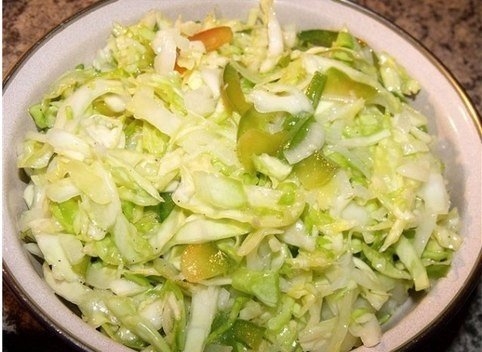 Легкий нежный салатик с прекрасным вкусом и очень простым приготовлением!