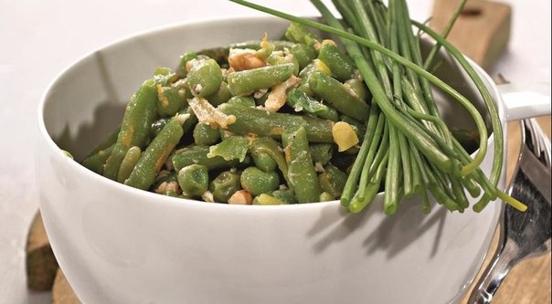 Яркая и сочная зеленая фасоль всегда отлично смотрится на любом столе. На гарнир просто прекрасно!