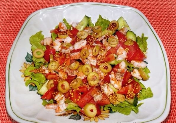 Яркий красочный потрясающий салат идеален для вашего праздничного стола! Лёгкий и сочный!