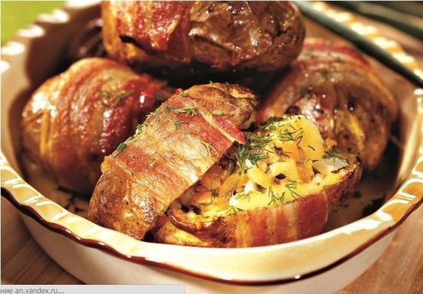 Румяный ароматный картофель в беконе - блюдо, достойное всяких похвал! Мои гости всегда просят добав