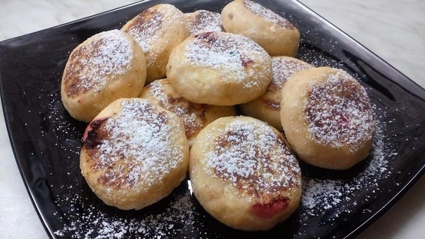 Восхитительные нежные сырнички на десерт любят детки, да и взрослым иной раз перепадает!