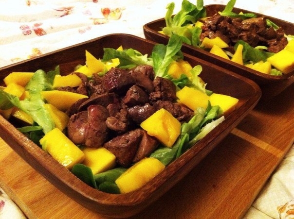Необыкновенный салат с куриной печенью и ароматным манго! Готовить просто!