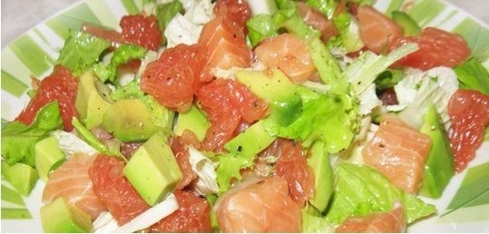 Яркий красочный салат из невероятных ингредиентов! Гости съедают такой салат за 5 секунд!