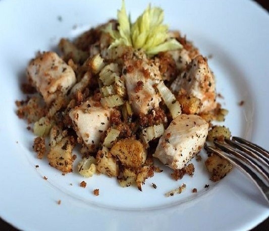 Нежная куриная грудка идеально сочетается с сочным яблочком! Попробуйте, получается восхитительно!