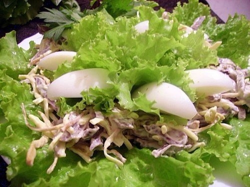 Замечательный белковый салатик на каждый день. Лёгкий и вкусный!