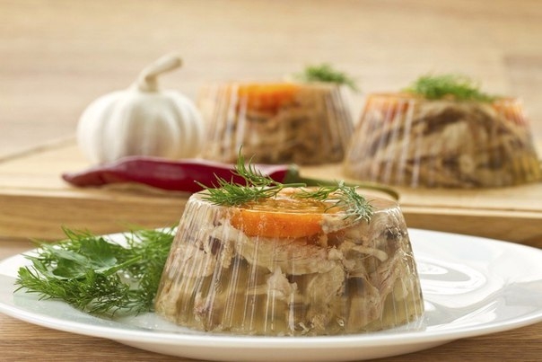 Аппетитный холодец из нежной курочки - это шедевр! Очень вкусно, попробуйте!