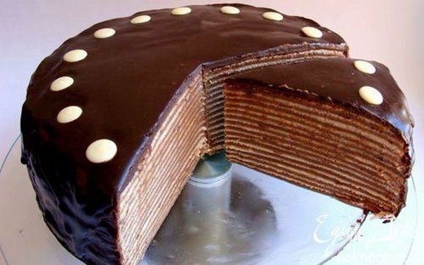Шоколадный торт из блинов с банановым заварным кремом