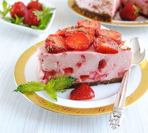 Восхитительно нежный воздушный десерт с клубничкой! Готовить элементарно, никакой выпечки!