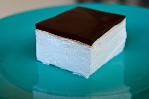 Любимый с детства десерт порадует ваших непосед! Папам и мамам тоже можно пару кусочков выделить!