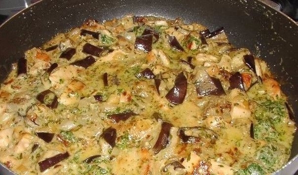 Пикантное сочное блюдо из нежной курочки и баклажанов. Очень вкусно и экономно!