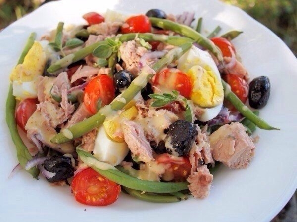 Версия очень популярного салата с зеленой фасолью и тунцом, но без картофеля. Ярко, красиво, вкусно!