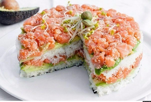 Рецепт идеально подходит для тех, кто не хочет мучиться с раскатыванием и разрезанием суши. Сложили 