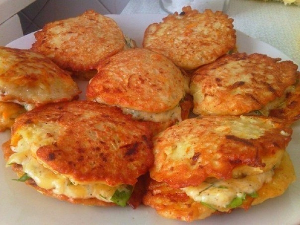 Румяные сочные оладьи из кабачков - отличное блюдо! Экономно и вкусно!