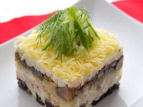 Диетический салат скушать будет всякий рад! А к тому же очень вкусный! Улыбнись и не будь грустный!