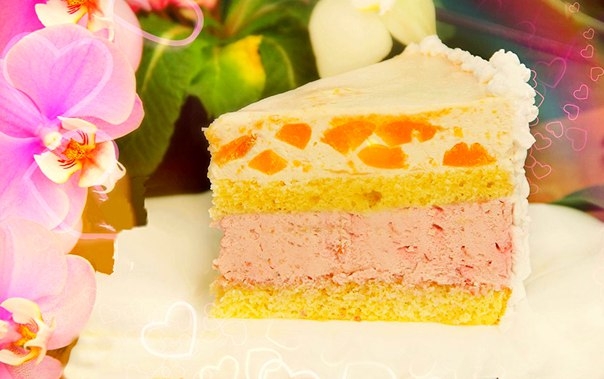 Бисквитный торт с персиковой и вишневой творожной начинкой