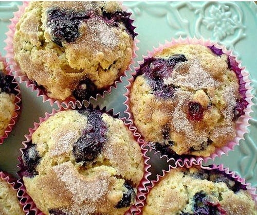 А на десерт сегодня маффины овсяные, очень вкусные и полезные! Разлетаются с блюда в мгновение ока!