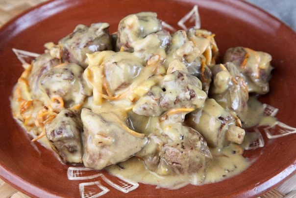 Пикантное блюдо из говяжьей печени понравится всем домочадцам без исключения! Это очень вкусно и пол