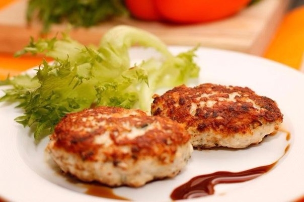 Румяные котлетки из диетической куриной грудки и пикантного сыра! Чудное сочетание!