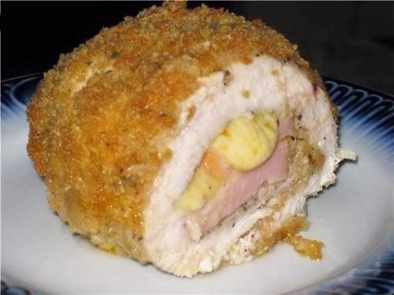 Нежное мясо, фаршированное ветчиной и сыром, умопомрачительное блюдо! Для самых любимых!